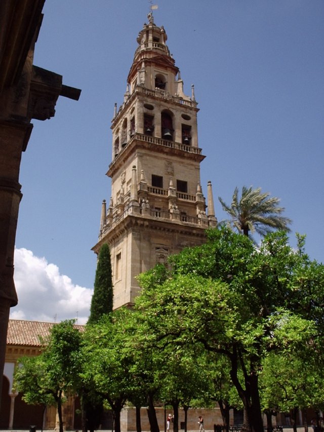 P5220126 Klokketoren van de kathedraal - Mezquita - Cordoba